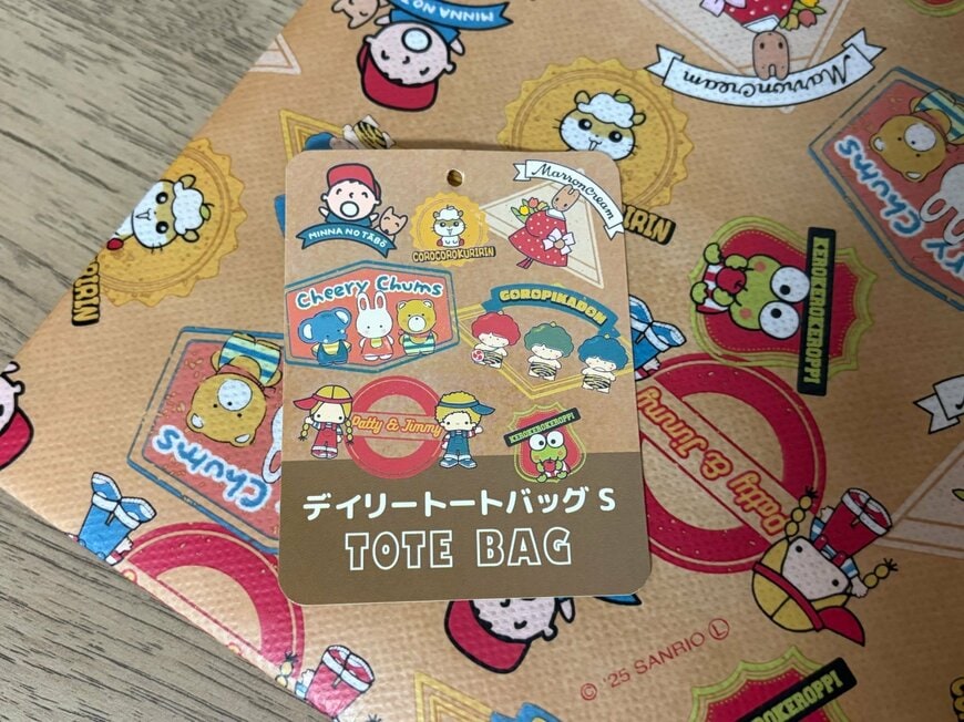 筆者撮影（ダイソー、デイリートートバッグＳ　スクエア　サンリオキャラクターズ　レトロ）