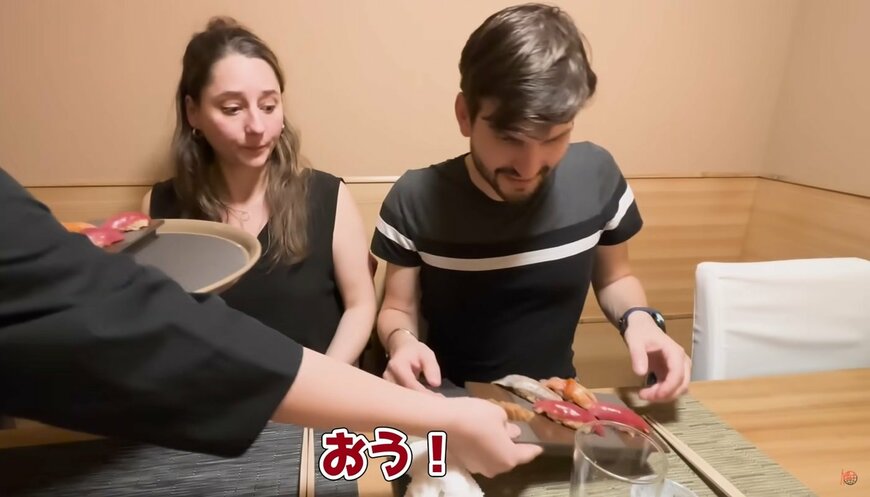 フランス人カップルが母国との違いに感激した〈寿司ネタ〉とは…ユーモアあふれる食レポが話題