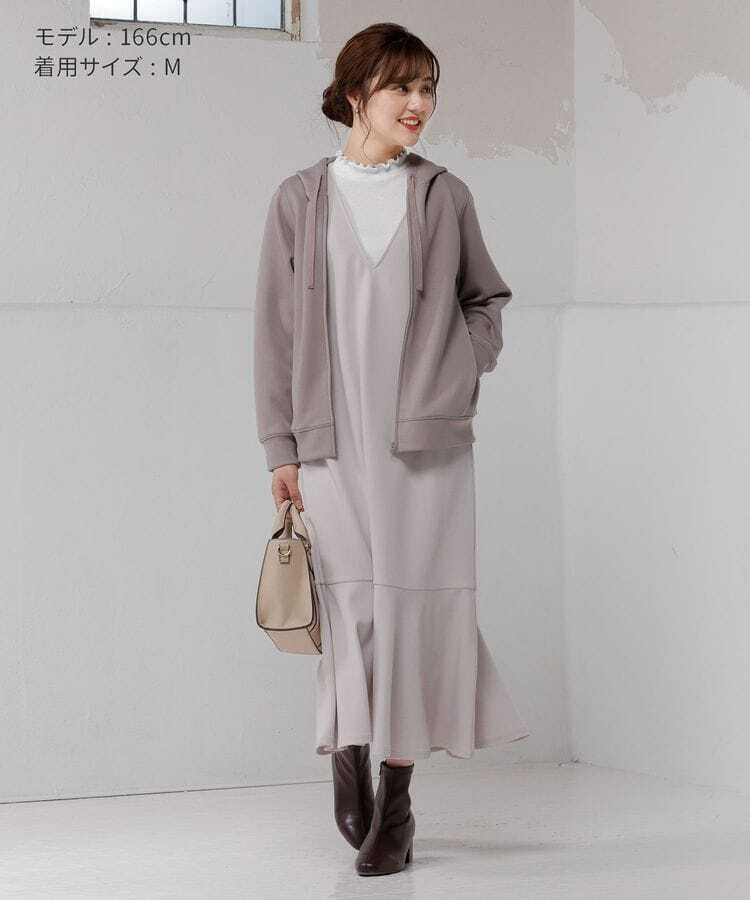 出所：Honeys Online Store きれいめジップパーカー