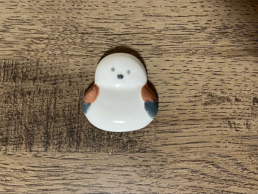 キャンドゥ、陶器箸置き ふわふわシマエナガ画像