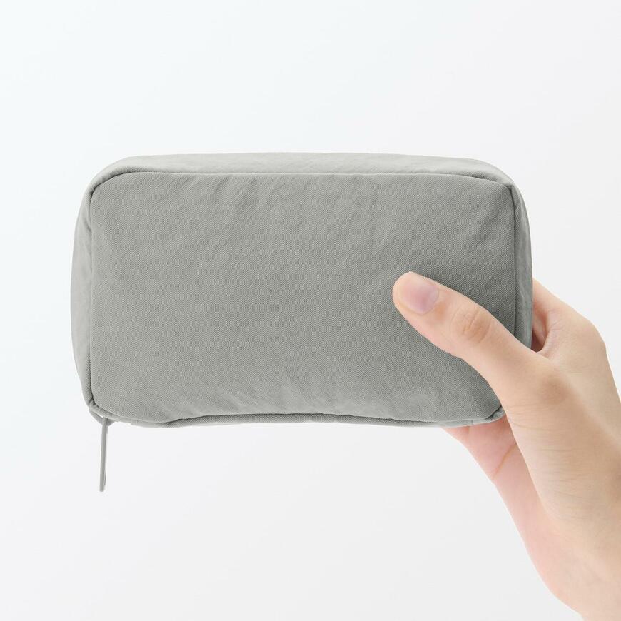 無印良品、リンクルナイロン 大きく開くポーチ商品画像