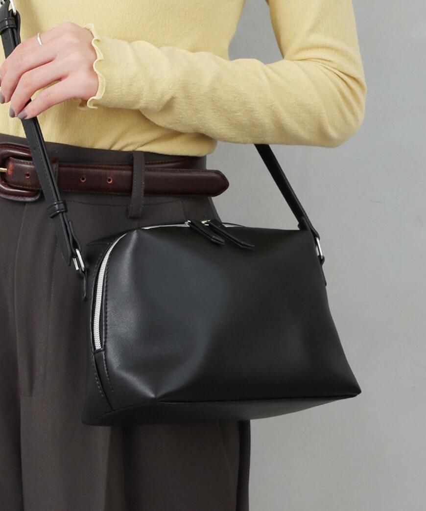 軽量マチ広ショルダーバッグ