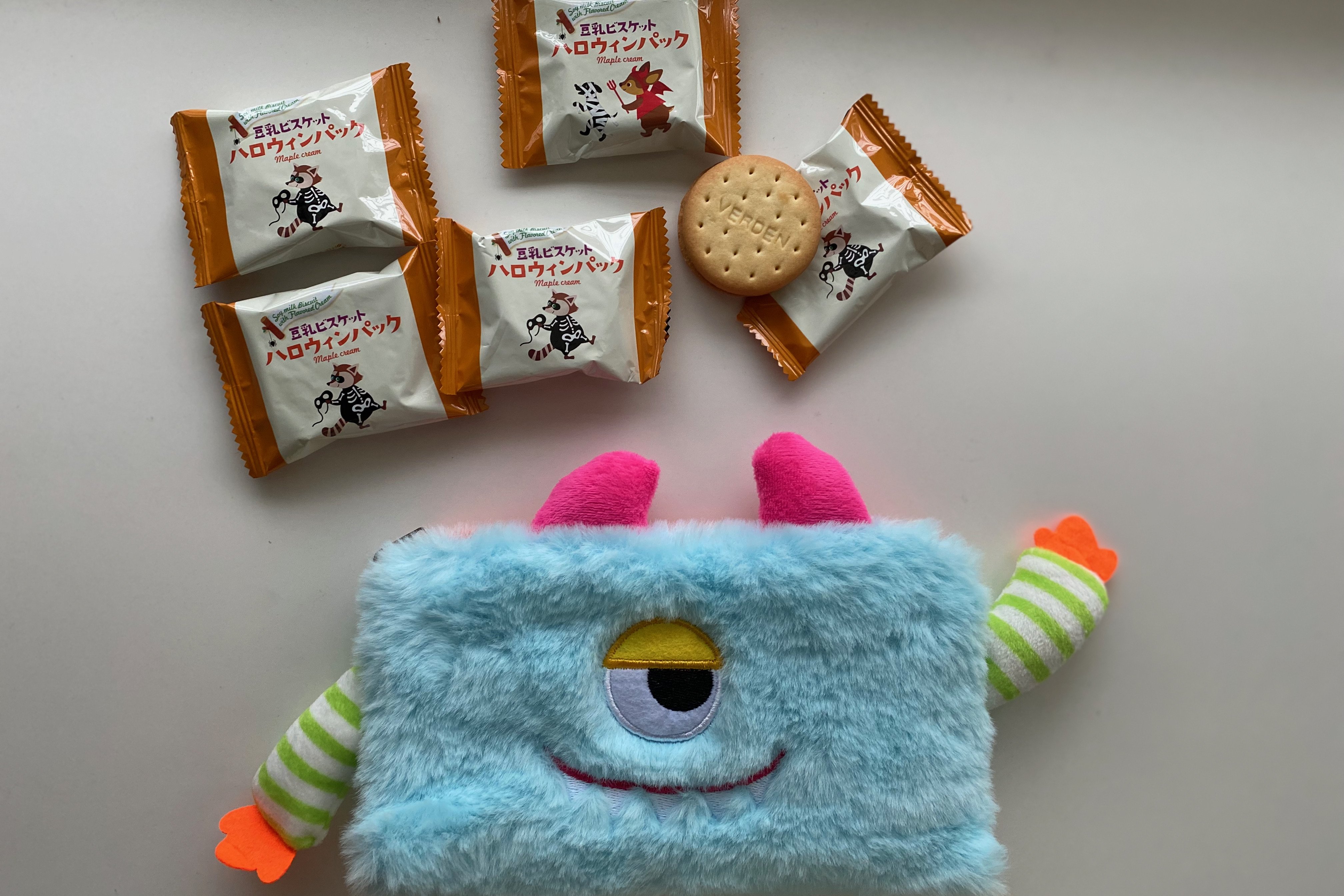 オンラインは完売 カルディ もこかわ モンスターポーチ 中にはハロウィンお菓子 Limo くらしとお金の経済メディア