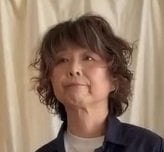 【61歳マダム】無印良品の「シャツワンピース」コーデが素敵すぎる！センスが良すぎるアレンジに大反響「真似してみたくなります！」