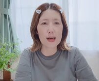【33歳差カップル】58歳彼女の「メイク動画」に絶賛の嵐　華やかカラーメイクが素敵