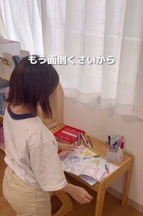 【築27年戸建てDIY】2児のママが、片付かない〈お絵かきコーナー〉を100均アイテムで簡単リフォームした投稿が話題