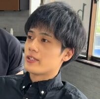 【短髪パーマ】“ソフトツイストパーマを復活させたい”男性がカットしたら…ラフな動きがカッコイイ“こなれた雰囲気”に