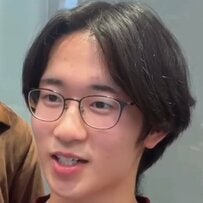 センター分けから前髪を作って『似合わせヘア』へ。カット前後のスタイルの変化に反響