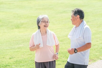【6月支給の公的年金】《約46万円》支給される夫婦の「勤続年数」や「年収」はどれくらい？