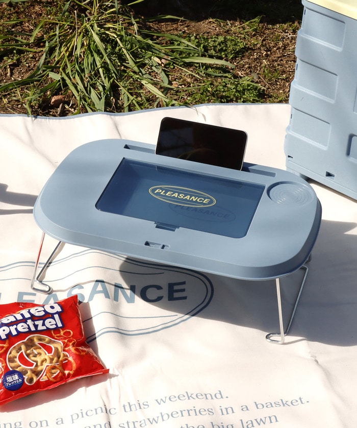 留め具を外すことでバケツとテーブルそれぞれで使える2WAY仕様のテーブル