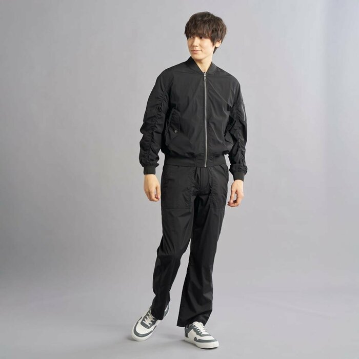 様々なボトムスとバランスよく組み合わせられるのが嬉しいポイント