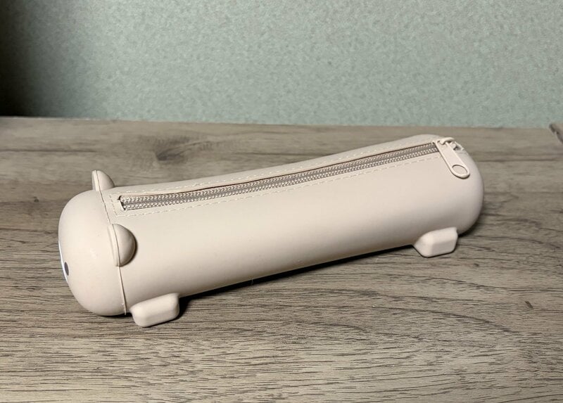 ぬいぐるみっぽい！キャンドゥの「クマの形のシリコーンペンケース」は文具好きさん必見。作業時間が楽しくなった