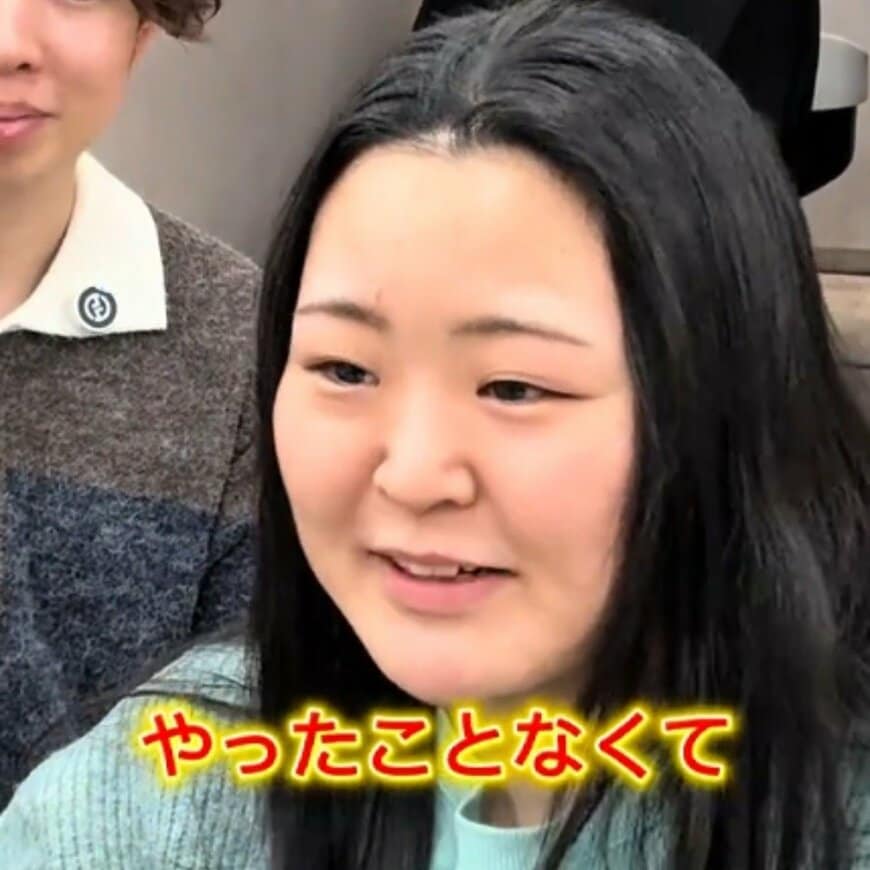 【大変身】小学生以来ショートヘアにしていない女性が大胆イメチェン！バッサリしたショートヘアへ大変身！