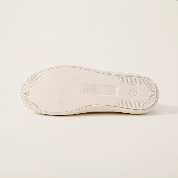 出所：ニトリ公式　低反発ソールフィットスニーカー（ベージュ）