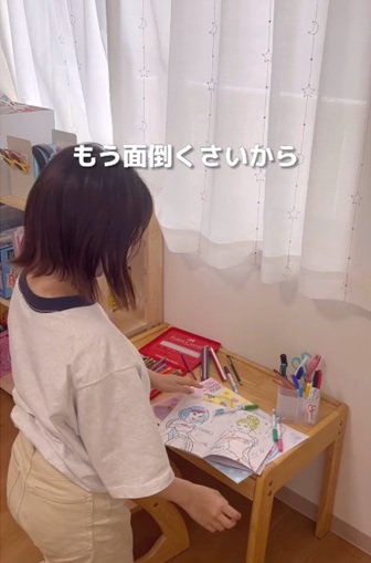 【築27年戸建てDIY】2児のママが、片付かない〈お絵かきコーナー〉を100均アイテムで簡単リフォームした投稿が話題