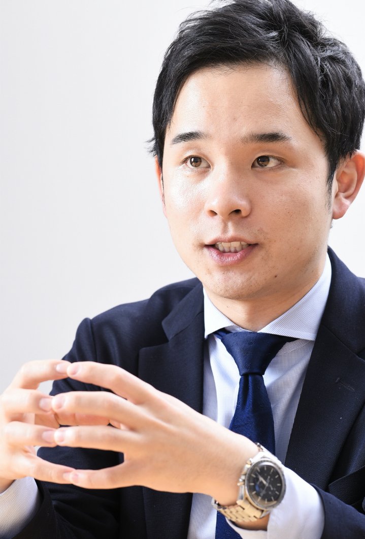 取材に答える山内氏