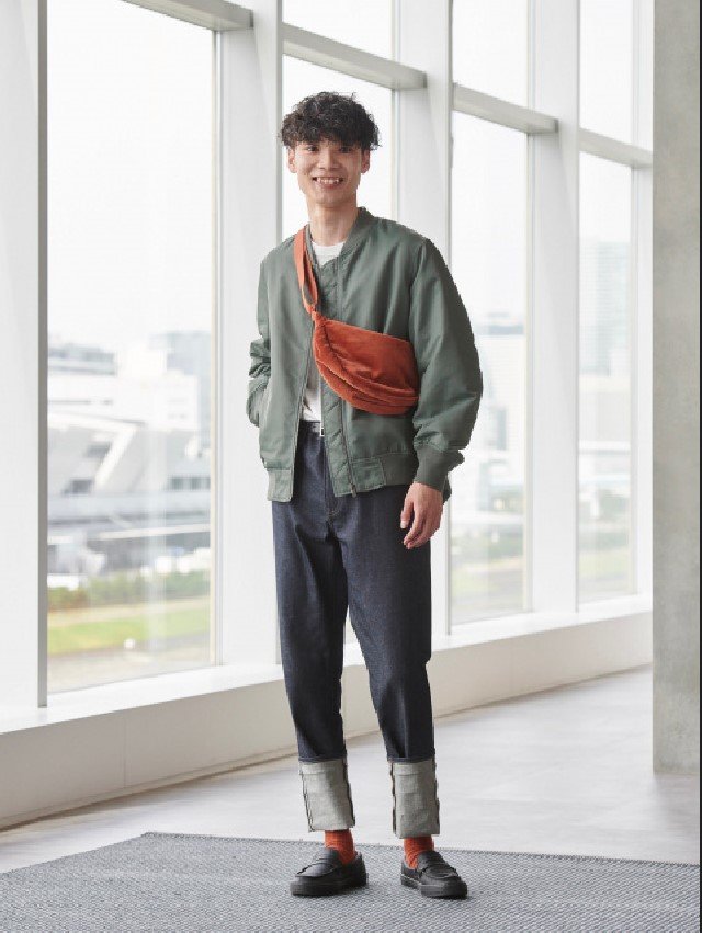 出所：ユニクロ公式オンラインストア ラウンドミニショルダーバッグ（コーデュロイ）