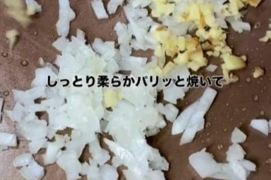 母が「夫と息子に作る」甘辛タレが絡むチキンステーキ弁当　ハート形の卵焼きやカラフルな副菜も食欲をそそる