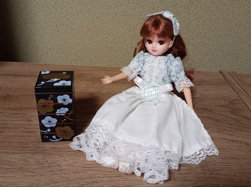 筆者撮影（株式会社トイズスピリッツ、日本の究極和食！ざ・おせち重マスコット六）