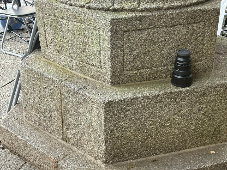 神社に落ちていた高額なレンズ