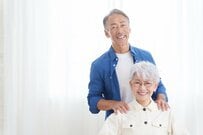 【75歳以上の医療費】窓口で自己負担が「3割」になるのはどんな人？70歳代の《年金・貯蓄・生活費》平均はいくら？