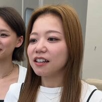 半年間悩み…ロングヘアの女性がミディアムまでばっさりカット。軽やかなスタイルに「いい感じです」と笑顔