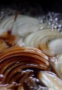 【ガッツリ牛丼弁当】食べ盛り男子も納得！母の「冷めても柔らか牛丼弁当」が話題