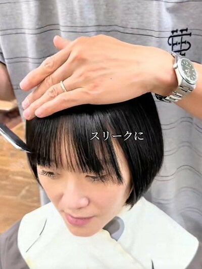 パツっと切りそろえられた前髪に