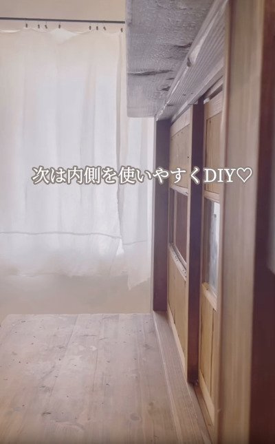 キッチンカウンターDIY「機能的×おしゃれな見せる収納」に変身「そこに棚をつける発想はなかった」「職人技ですね」と話題に