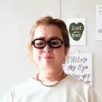 【60代マダム】UNIQLOの“カーゴパンツ”をおしゃれに着こなす姿に反響！初夏らしいコーデに「センスが羨ましい」の声