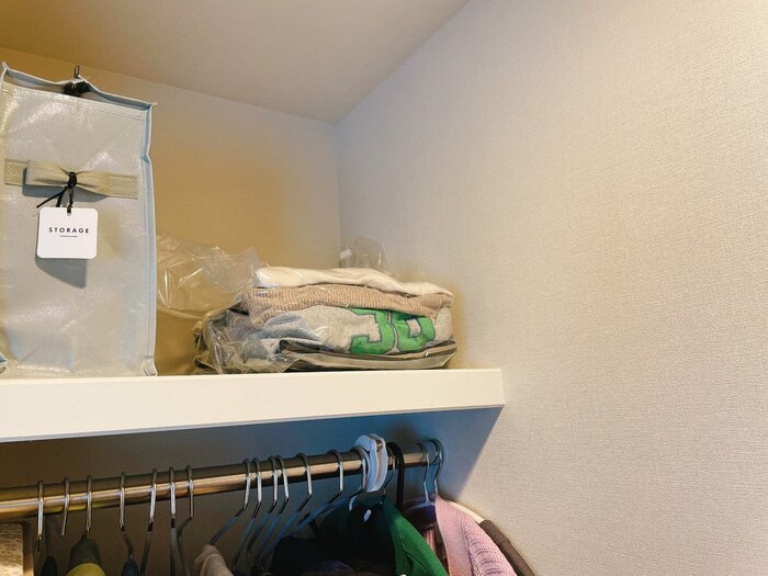 クローゼットがすっきり片付く!かさばる冬物の省スペース収納を叶える