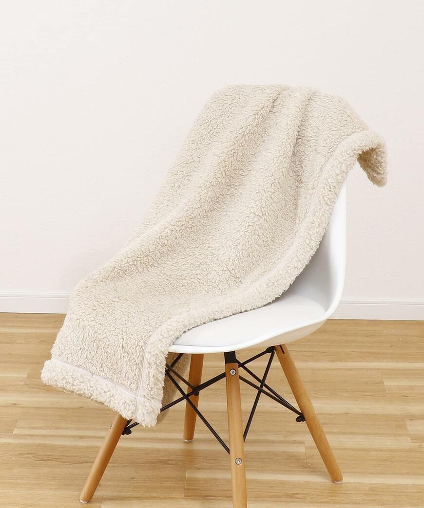 出所：3COINS公式　ラインブランケット：70×100cm