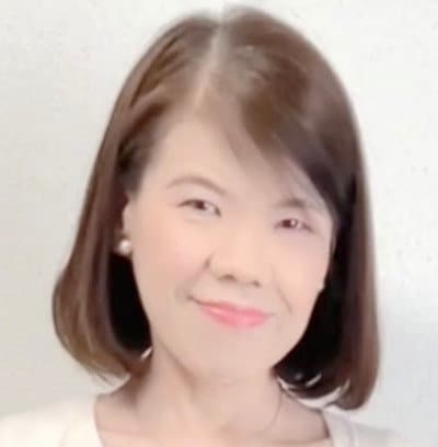 【60代マダム】が〈35年前のブラウス〉を現代風のスタイリングで着こなす！ワンランク上の大人カジュアルに「そんな前のものには見えないです！」と絶賛の声