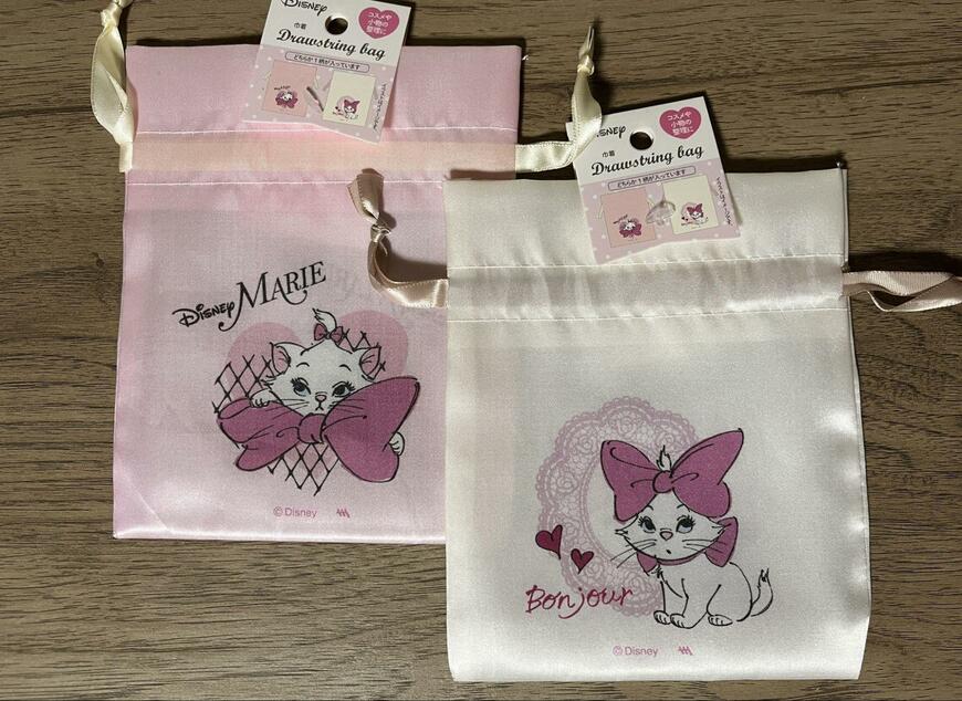 筆者撮影（セリア、〈おしゃれキャット〉サテンリボン巾着）