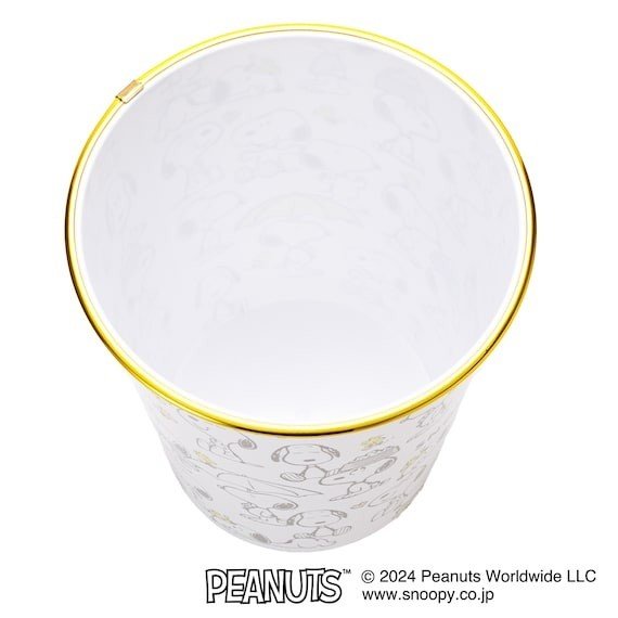 出所：ニトリ公式　ダストボックス（スヌーピー ギュウギュウ）