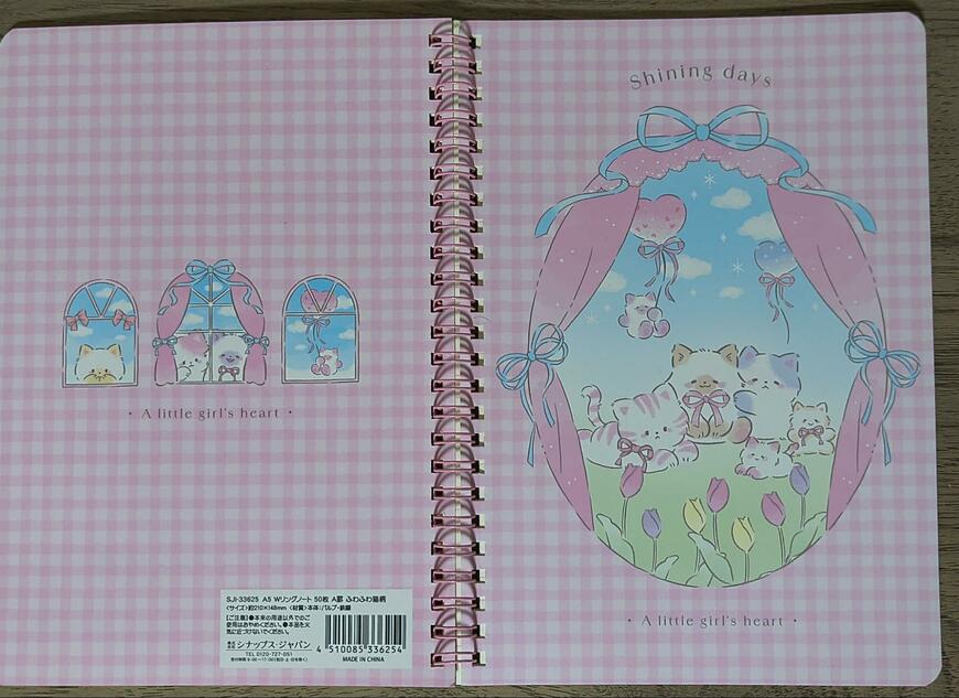 筆者撮影（キャンドゥ、SJI-33625 A5 Wリングノート 50枚 A罫 ふわふわ猫柄）