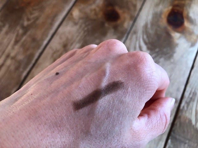 セリア「GENE3WAYアイブロウ　三角芯」ペンシルだけで描いてみた（筆者撮影）