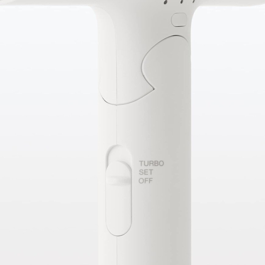 出所：無印良品公式　無印良品公式　大風量マイナスイオンドライヤー　温冷切換機能付き