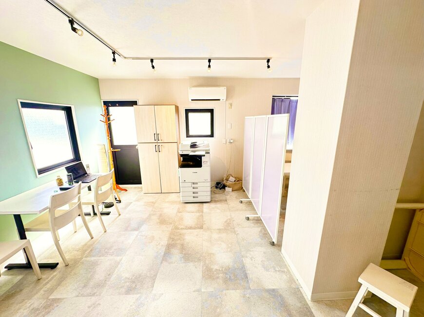 介護事務所の事務室