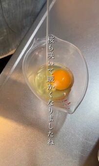【がんばらない弁当】お店のお弁当みたい！盛りだくさんのおかずが豪華な「五目おいなりさん弁当」が話題
