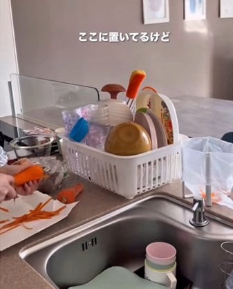 変身前のキッチンの水切りカゴ