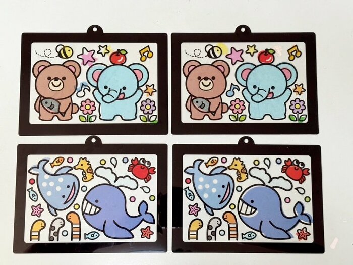 土台シートに穴が開いているので、画びょうなどで飾ることができる