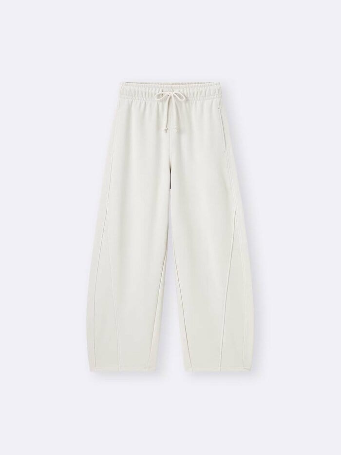 サイズもXSから3XLまでと幅広く展開されています