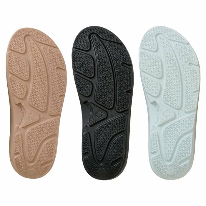 トング部分にも柔らかい高反発素材を採用しています