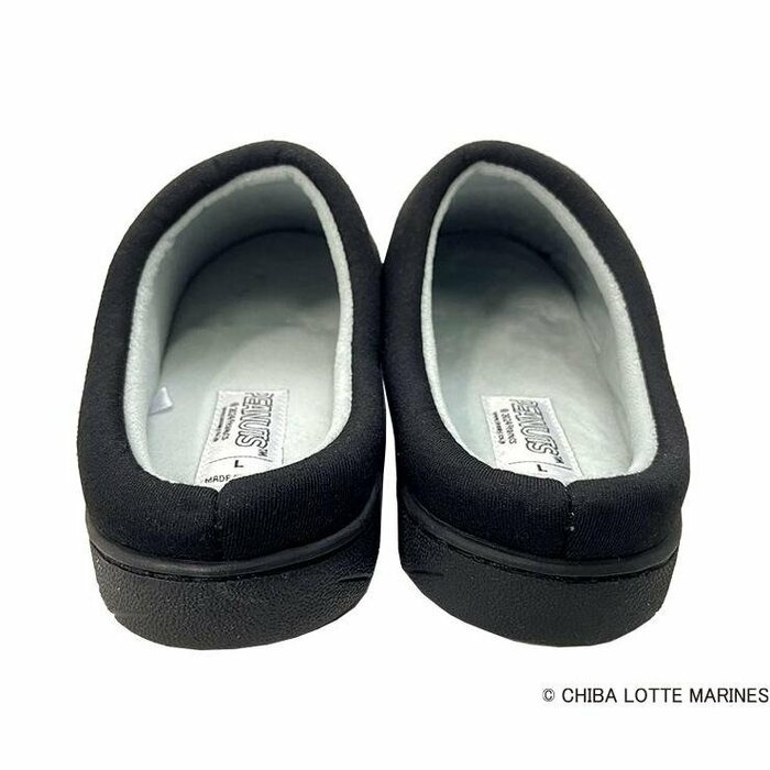 チームロゴとマリーンズカラーのブラックでシックな印象に