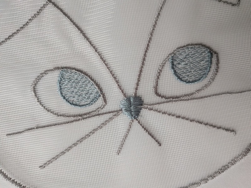 セリア　刺繍レースマット ネコ柄