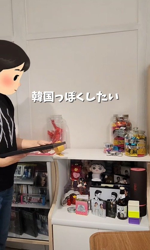リノベーション途中の推し活部屋。韓国っぽい雰囲気に近づけたいと試行錯誤中の様子