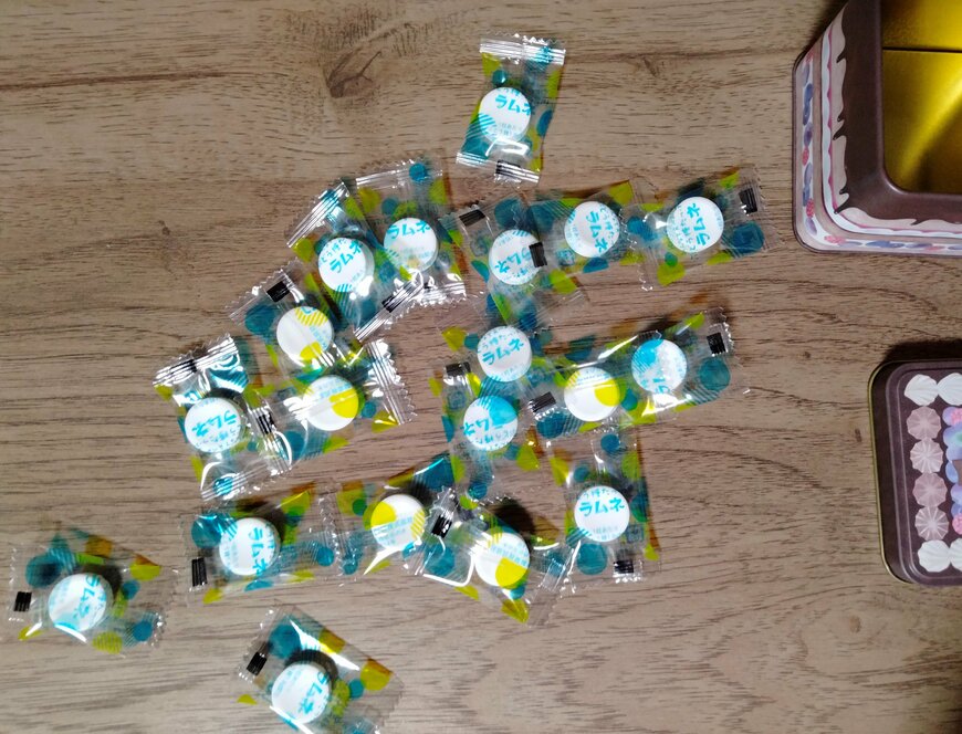 筆者撮影（セリア、スクエア缶 デコレーションケーキ）