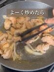 管理栄養士の母が作る「鶏肉の醤油麹炒め弁当」 副菜も手際よく作る様子に注目