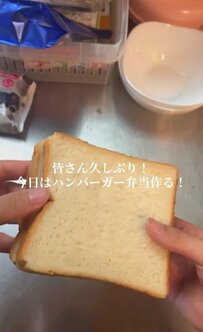【高校生弁当】食パンでバンズを手作り！アイディアがすごい「ハンバーガー弁当」が話題